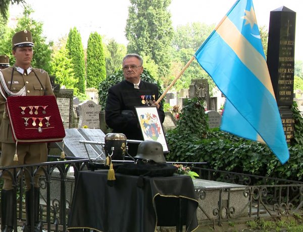 Katonai tiszteletadással temették újra vitéz Elekes Gábor huszárezredes hamvait