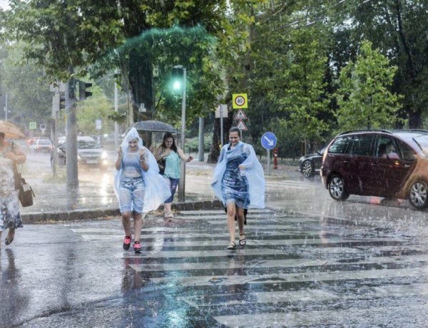 Másodfokú riasztásokat adtak ki – Zivatar és felhőszakadás várható több megyében