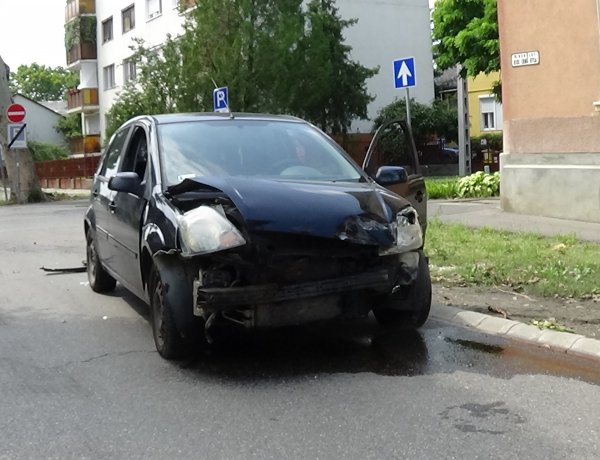 Nem adott elsőbbséget, balesetet okozott – Jelentős az anyagi kár