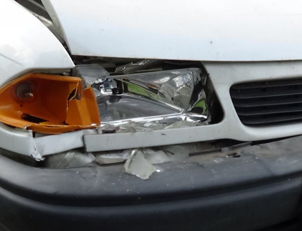 Négyes karambol volt a Pazonyi téren - Az egyik autó utasát szállították kórházba