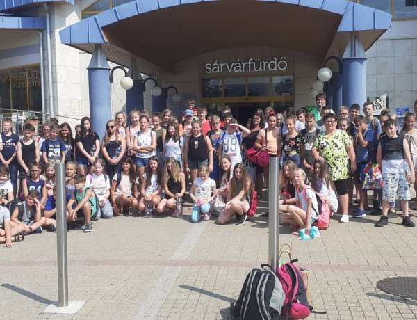 Az Eötvös József Gyakorló Általános Iskola és Gimnázium diákjai Szigligeten