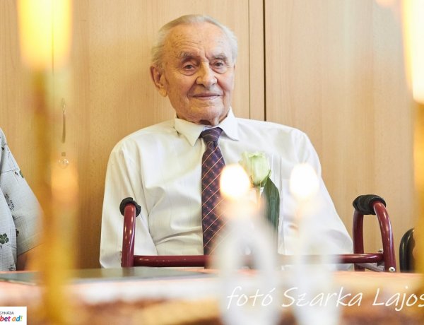 Egyre több szépkorút köszöntenek városunkban is! - Odafigyel rájuk az önkormányzat