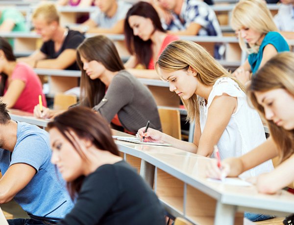 Az alacsony kamatok miatt jelentősen nőtt a diákhitelesek száma