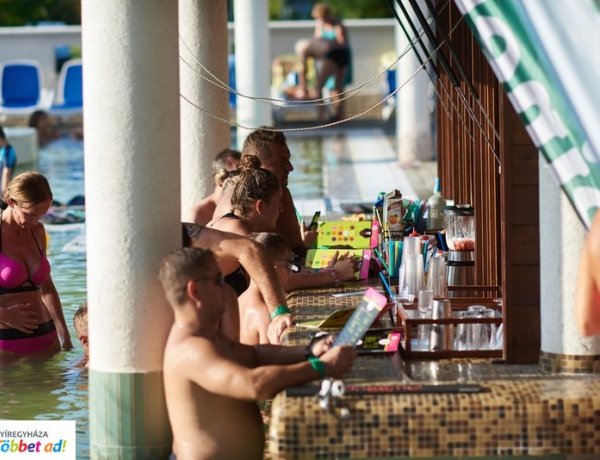 A hétvégi kánikula ezreket vonzott a Sóstói Parkfürdőbe - Nézze meg az ott készült képeket