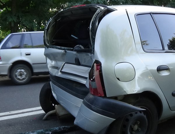 Négy jármű ütközött Nagyszállásnál, két sérültet kórházba szállítottak a helyszínről