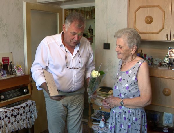 Kilencvenedik születésnapja alkalmából köszöntötték Lukács Andrásnét Nyíregyházán