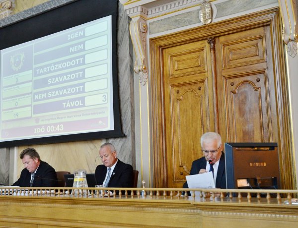Rendkívüli közgyűlést tartott a mai napon a nyíregyházi önkormányzat