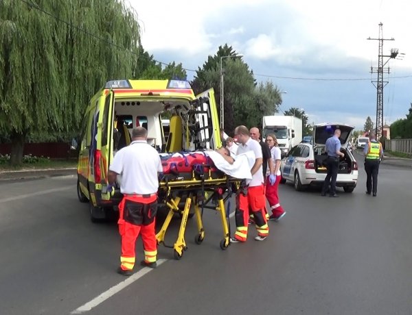 Kórházba szállították a Kállói és a Tünde utca kereszteződésében karambolozó robogóst