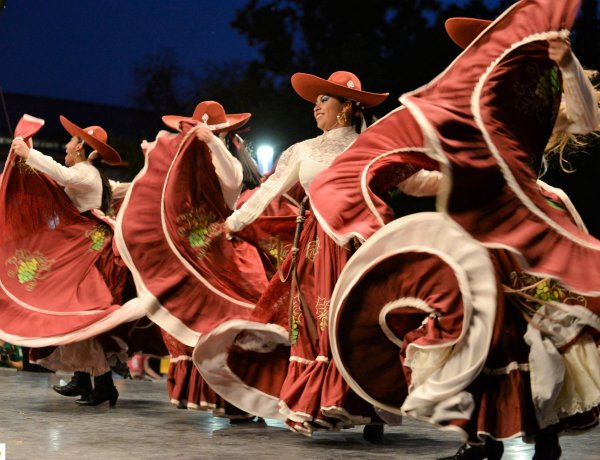 Óriási közönség előtt kezdődött a 9. Nyírség Nemzetközi Néptáncfesztivál Nyíregyházán