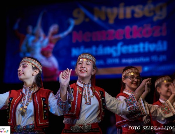 Világok Tánca - Amerika, Ázsia és Európa kiváló táncosai táncoltak egy színpadon