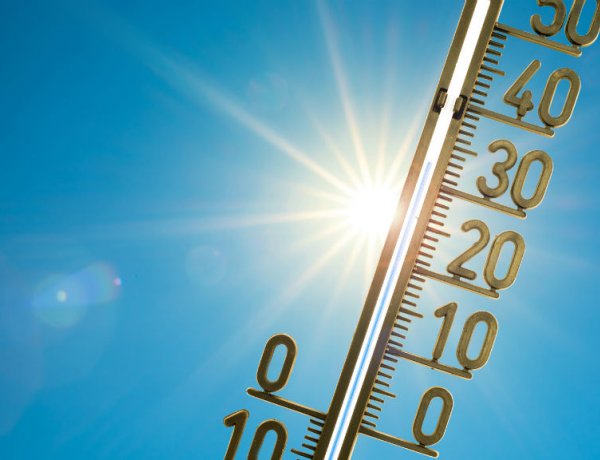 Első- és másodfokú figyelmeztetéseket adtak ki a hőség miatt