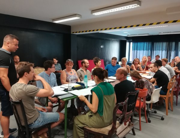 Ma tartották a Mesél a bécsi erdő olvasópróbáját a nyíregyházi Móricz Zsigmond Színházban