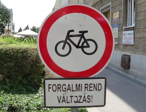 Kerékpárral tilos a behajtás a Kossuth térre a VIDOR Fesztivál programjai alatt