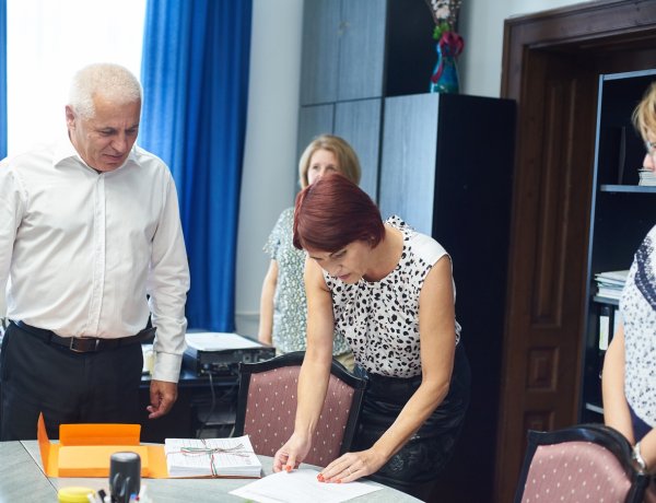 Dr. Kovács Ferenc polgármesterjelölt (FIDESZ-KDNP) elsőként adta le az ajánlószelvényeket