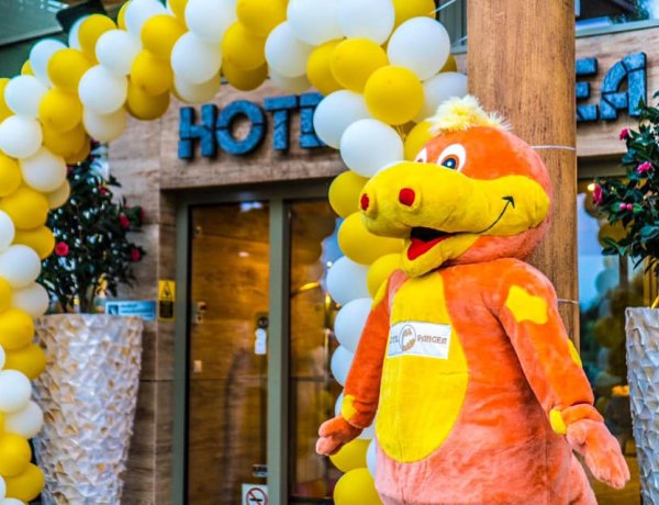Boldog születésnapot Hotel Pangea! - Egy éves lett Sóstó egyik büszkesége