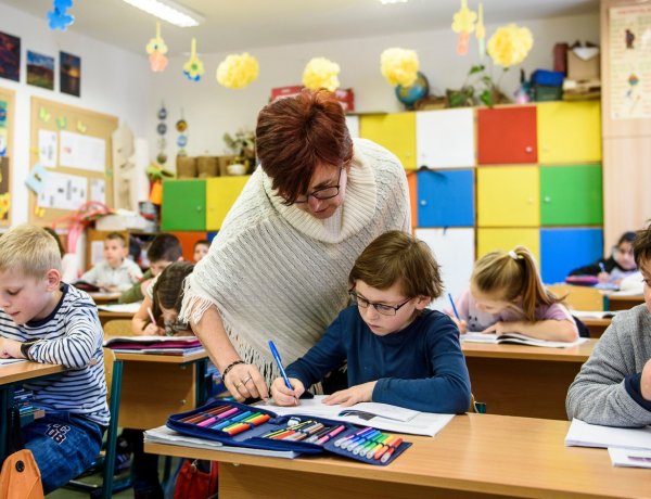 Becsengettek! Kezdődik a 2019/20-as tanév és egészen június 15-ig tart!