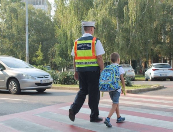 Tanévkezdés Szabolcs-Szatmár-Bereg megyében – Rendőrök segítik a balesetmentes közlekedést