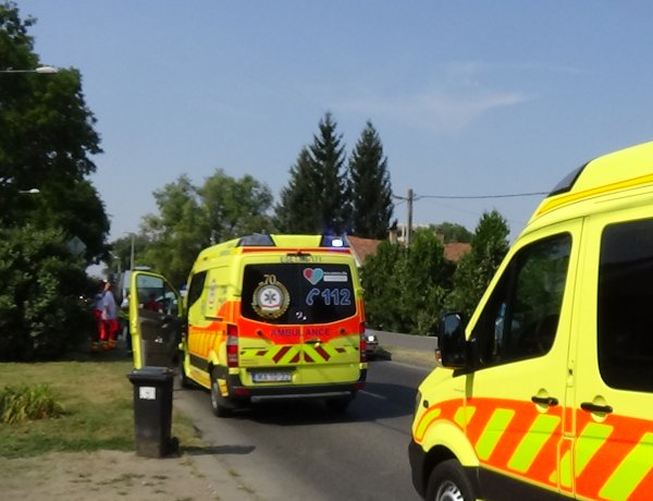 Ketten megsérültek a Rákóczi utcán történt hármas karambolban