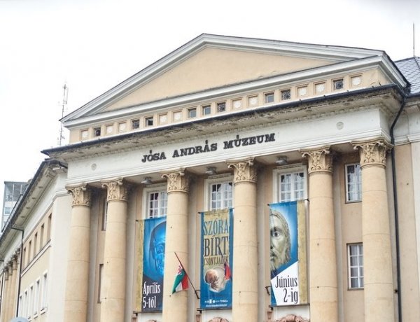 Topor Tünde és Winkler Nóra tárlatvezetése a Jósa András Múzeumban