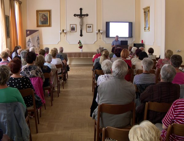 Folytatódik az Idősek Akadémiája – Az őszi programsorozat kedd délután startolt el