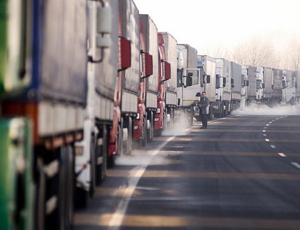 A záhonyi közúti határátkelőhelyen a útfelújítási és aszfaltozási munkálatokat végeznek