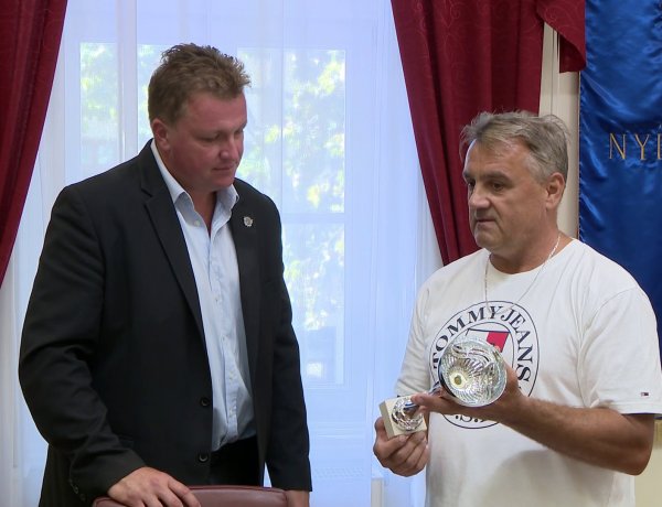 Nyíregyházán a világ egyedüli hivatalos kerékpáros békenagykövete, Zelei József 