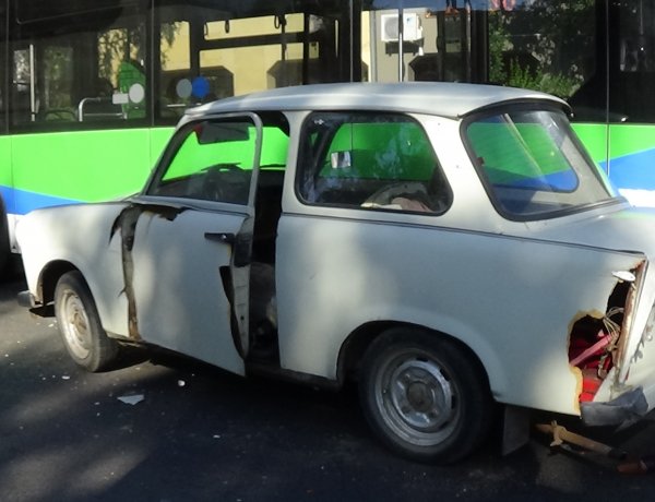 Két autóbusz és egy személygépkocsi ütközött a tegnap délutáni csúcsforgalomban