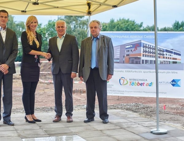 Lerakták az alapkövét Európa egyik legmodernebb atlétikai központjának Nyíregyházán