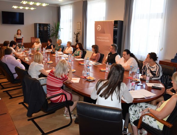 Konferenciát rendeztek a kapcsolattartás szabályozásáról a Nyíregyházi Törvényszéken