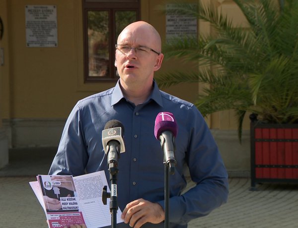 A Jobbik a bérlakásprogramjáról tartott sajtótájékoztatót kedden, Nyíregyházán