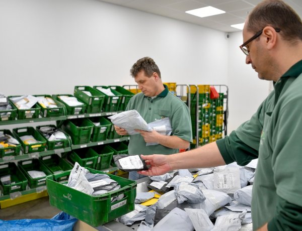 Jelentős, követendő változáson megy keresztül a postai iparág