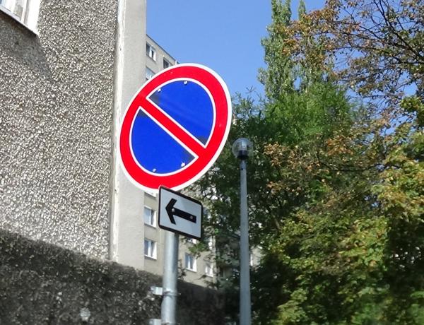 Új táblák! –  Lakossági kérésre korlátozták a várakozást a Május 1. téren