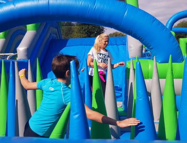 Crazy 5K felfújható akadályversenyt tartottak Nyíregyházán - Megtelt a Bujtos