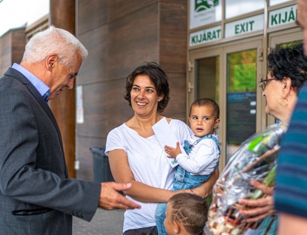 A félmilliomodik látogatót köszöntötték ma délután a Nyíregyházi Állatparknál!