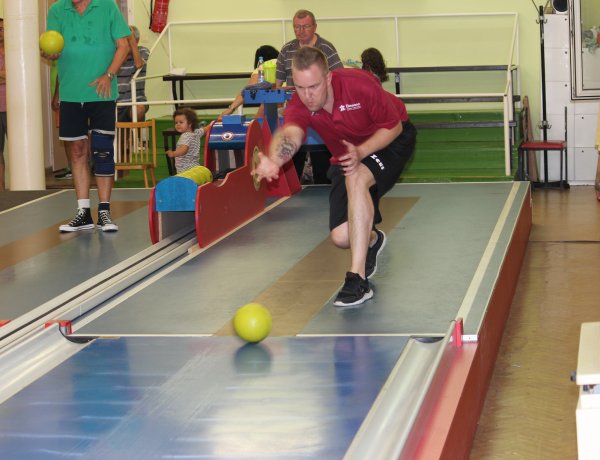 Újra dőlnek a bábuk a stadionban - folytatódik a városi tekebajnokság