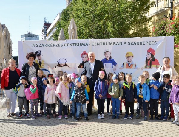 Mini Tirpák Fesztivált szerveztek a Tirpák Fesztivál 0. napján a Kossuth téren
