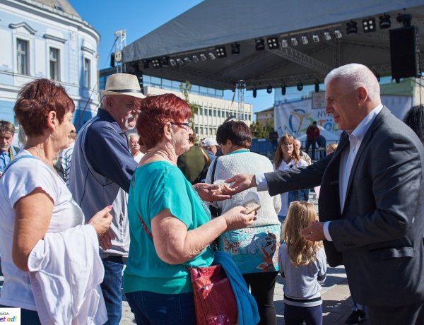 4000 szelet sütőtökös málét osztottak ki - Kukoricaliszt és búzaliszt keverékéből készült