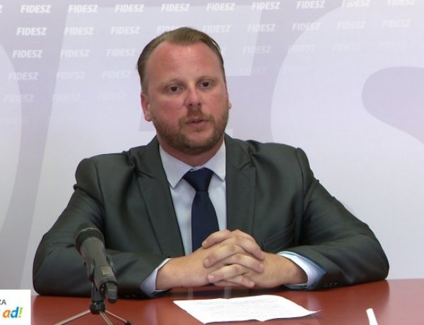 Papírja van a nyíregyházi ellenzéknek arról, hogy csal és hazudik