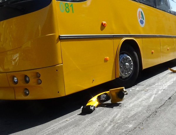 Egy autóbusz és egy teherautó ütközött szombat kora délután a Szarvas utcán