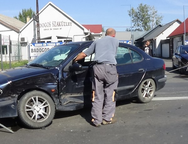 Szabálytalan kanyarodással okozott balesetet egy sofőr a Kállói úton