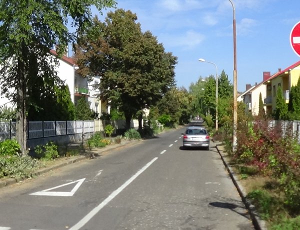 Fokozott figyelemmel közlekedjenek: egyirányúsították a Lengyel és a Gádor Béla utcát