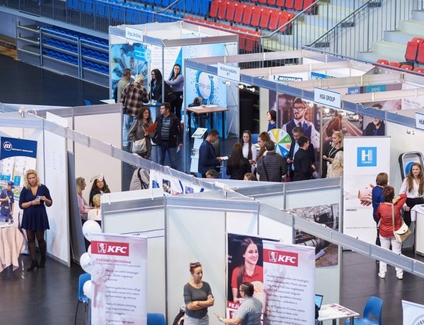 Állásbörze az arénában – A csökkenő munkanélküliség mellett megjelent a munkaerőhiány is