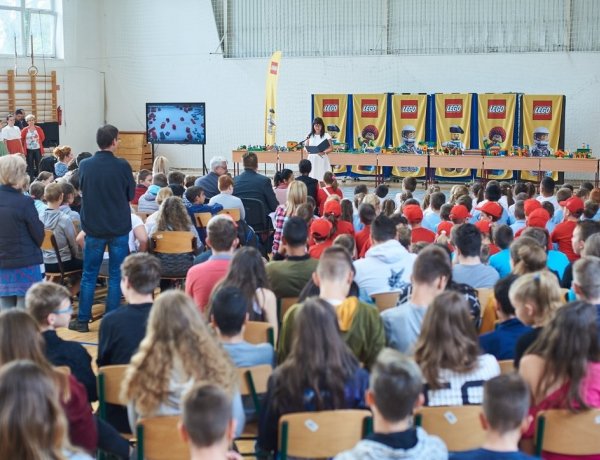 Kültéri tanteremmel bővült a kertvárosi általános iskola a LEGO programjának köszönhetően