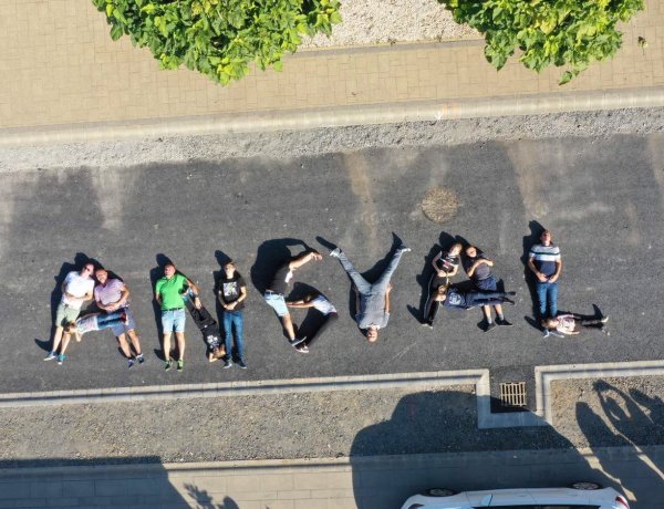 Utcabált szerveztek a Angyal utca lakói az elkészült új aszfaltburkolat örömére!