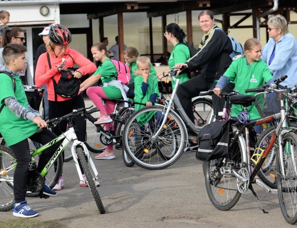 Néptáncbemutató és kisállat börze várta a Bringaváros 7.1 résztvevőit a Kertvárosban