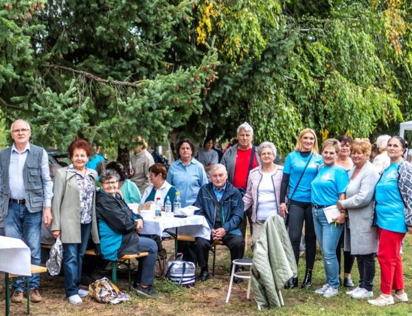 Közös ebéddel és Közbiztonsági Családi Nappal várták a kerekezőket Sóstóhegyen