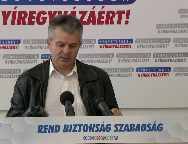 Megelőző óvintézkedésekről számolt be Lövei Csaba az MSZP irodájában