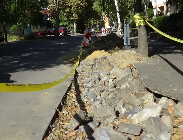 Jelentős szakaszon újul meg a Szarvas utca, így állnak a munkálatok most!