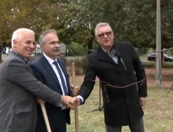 Hársfákkal gazdagodott a Széna tér – Az agrárminiszter és a polgármester közösen ültetett