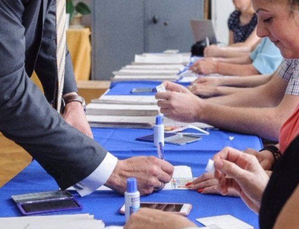 Vissza kell utasítani azt a választót, aki nem írja alá a névjegyzéket